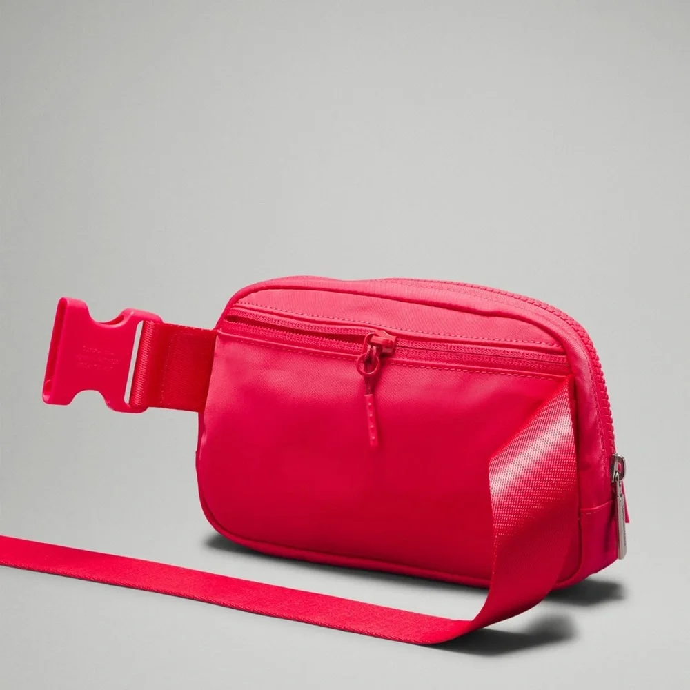 NWT 🍋 Lululemon Lip Gloss Everywhere Belt Bag